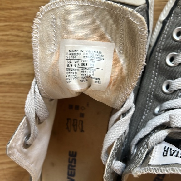 Converse sneakers, used size 8.5 - Picture 3 of 3